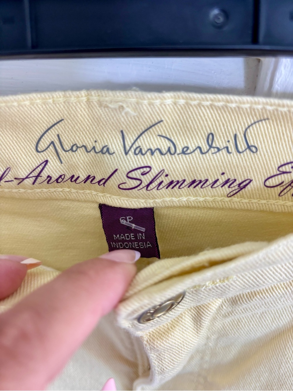 Gloria Vanderbilt Women's Quiet Luxury Butter Yellow Amanda Capri Size 6P - Picture 3 of 4